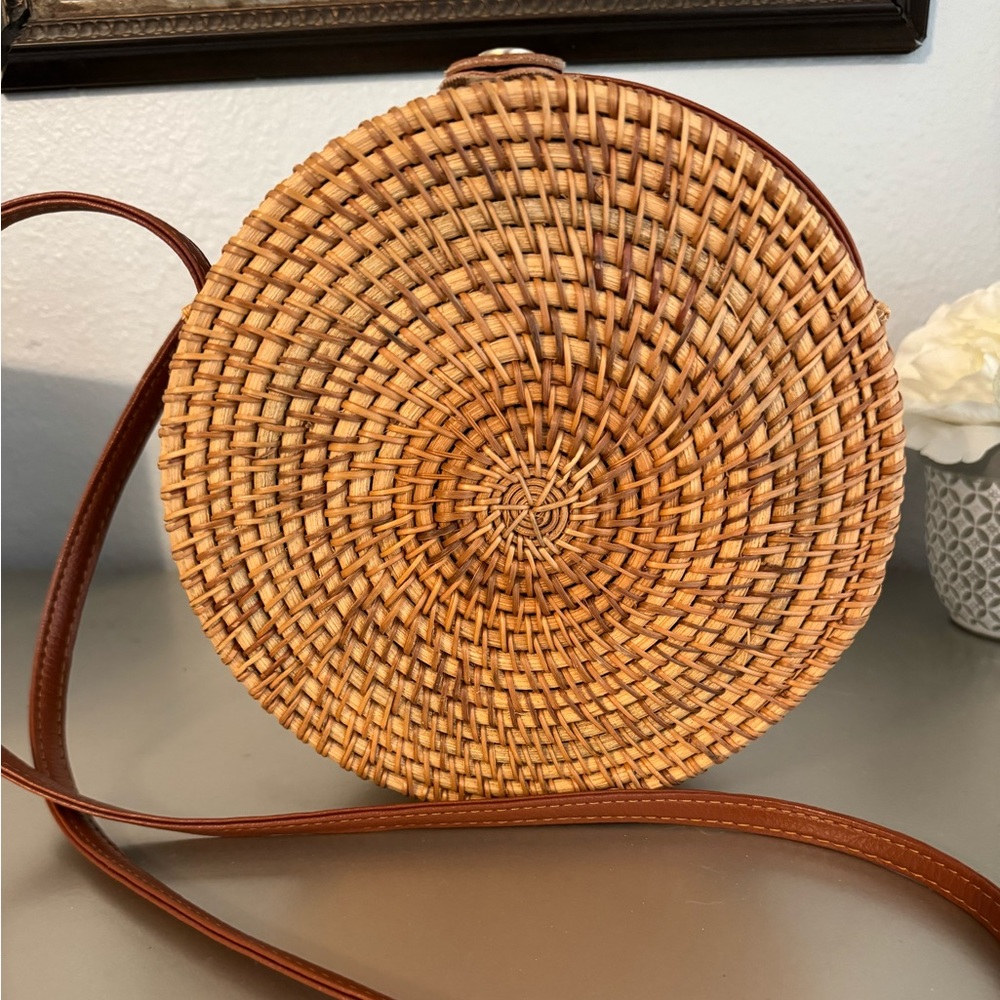 Round rattan bag